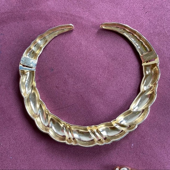 Vintage Gold Necklace and bracelet set - Picture 10 of 12